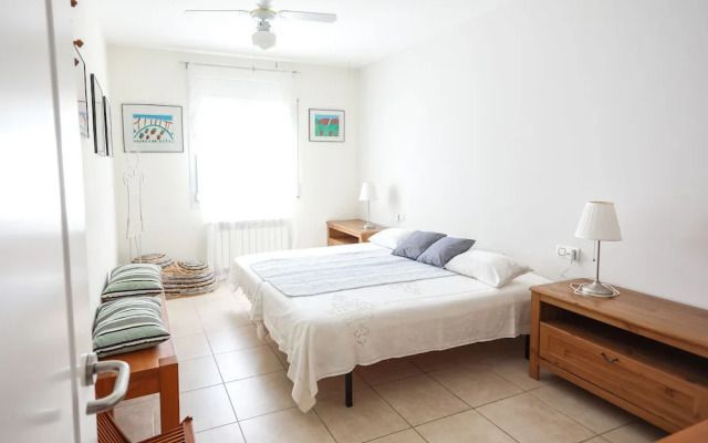 Pleasant Holiday Home in Vilacolum With Shared Swimming Pool