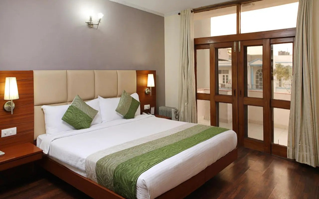 Ahuja Residency, Dlf Phase II