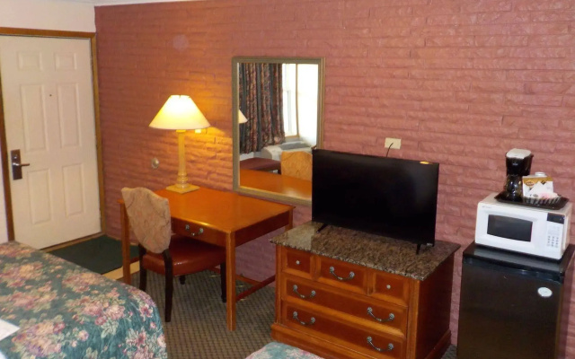 Indian Hills Inn & RV Park