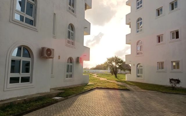 1-bedroom Apartment With Pool View, Beach Experien