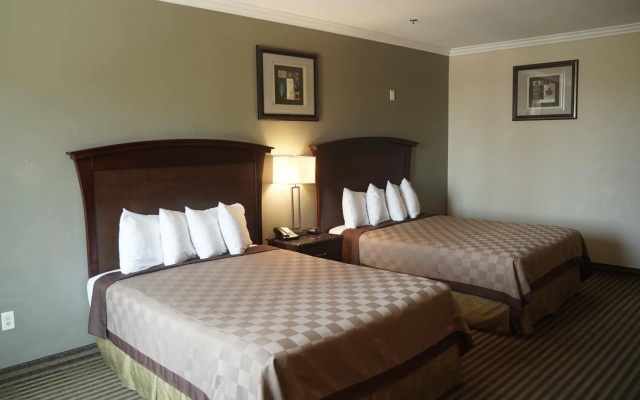 Harbor Inn & Suites