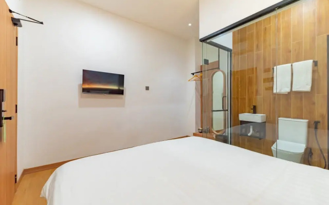 Urbanview Hotel R House Batuaji