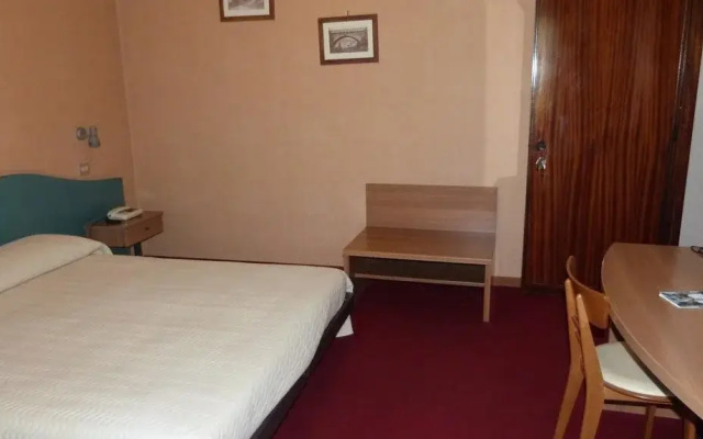 Motel River