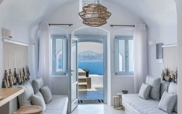 3 Caves by Caldera Houses