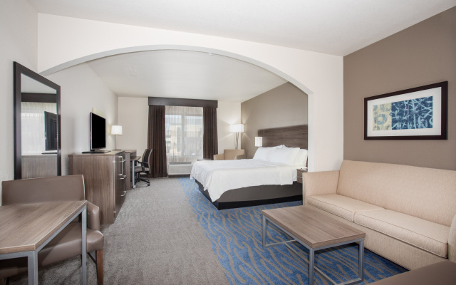 Holiday Inn Express & Suites Manhattan by IHG