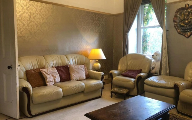 Beautiful 2BD Flat Outstanding Views Near Bath