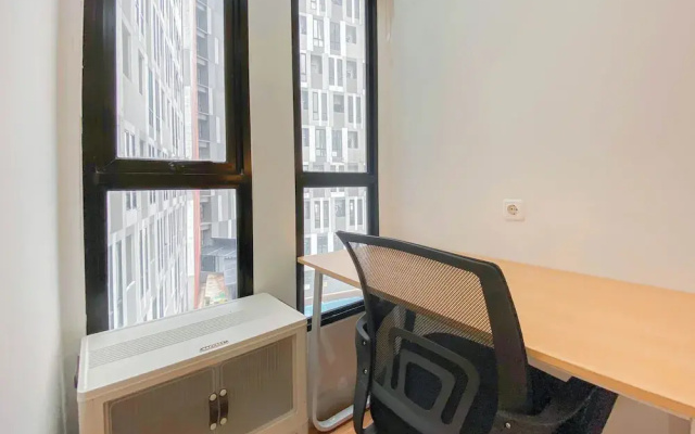 Cozy And Enjoy Living Studio At The Alton Apartment