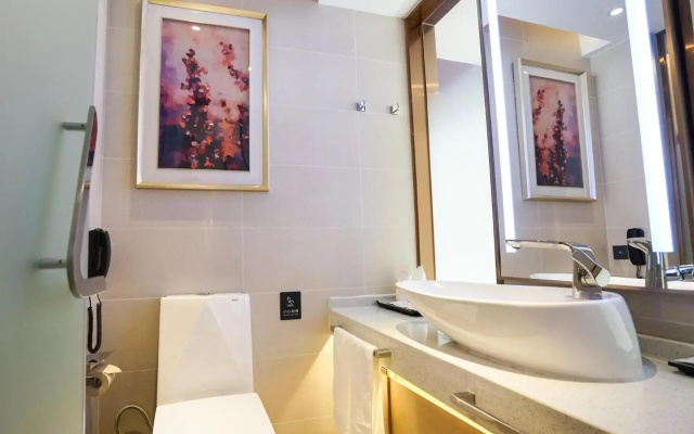 Lavande Hotel Jingmen Planet World City