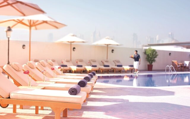 Movenpick Hotel & Apartments Bur Dubai 2