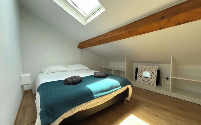 Coastal Comfort - Large Home Near Sea