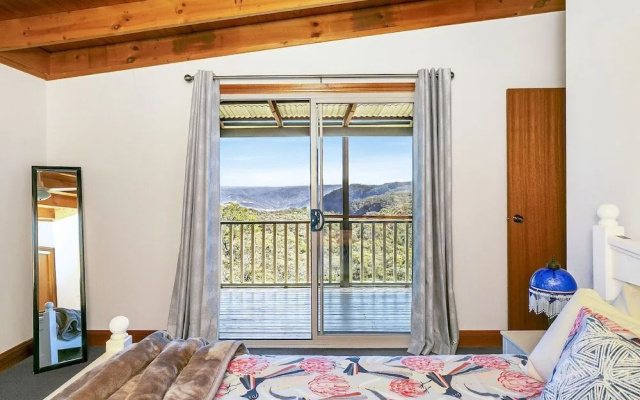Narrow Neck Lodge