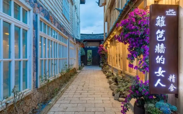 Floral Hotel Flower Fence Lijiang