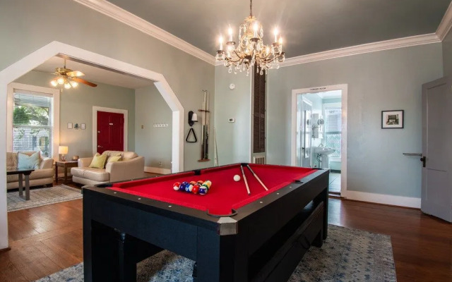 A Bended Oak Bungalow by Ryson Vacation Rentals