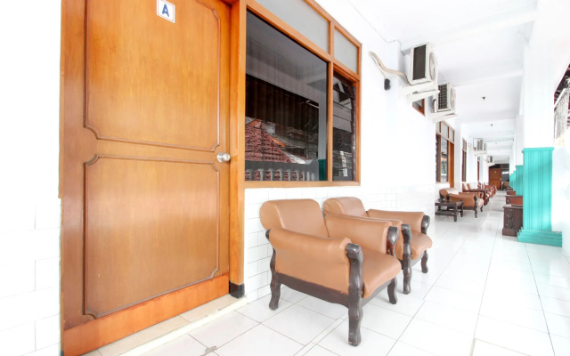 RedDoorz Plus near Alun Alun Selatan