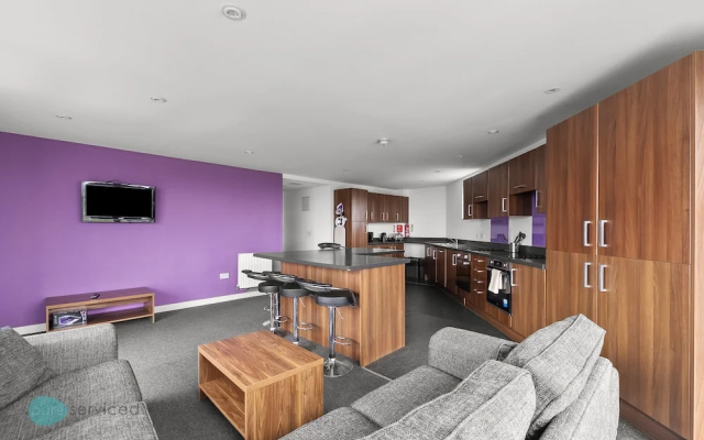 8 Bed Apartment @ Derriford Stays by Pureserviced
