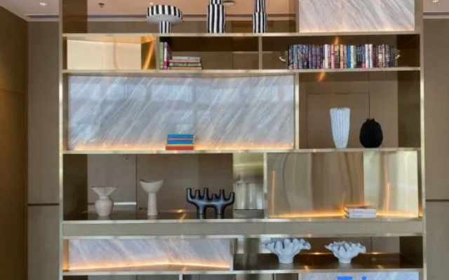 Qianyi Hotel (Yulin Jincheng Center Pedestrian Street Store)