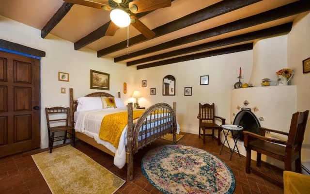Loba Luna Bed and Breakfast, LLC