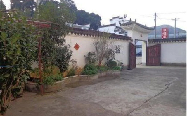 Wuyuan Longhu Hostel