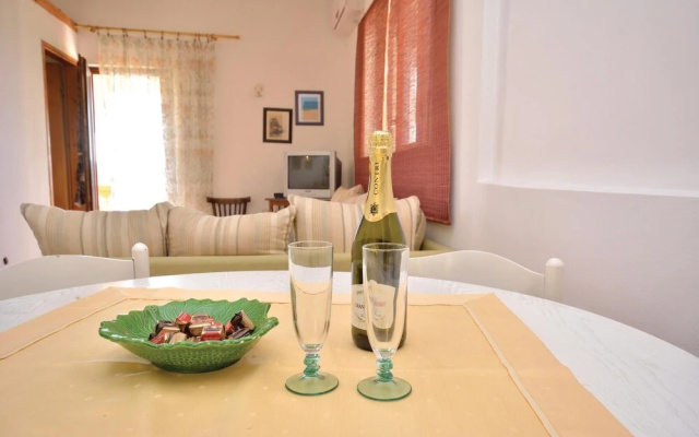 Nice Home in Ljubac with WiFi, 6 Bedrooms & Hot Tub