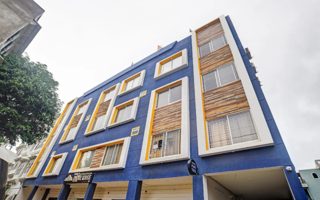 Super OYO Townhouse 479 Hotel Pine Tree