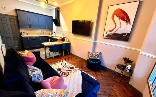 New! Stunning 1 bed Apt in West End