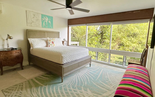 Kamapua'a Hale 3 Bedroom Home by RedAwning