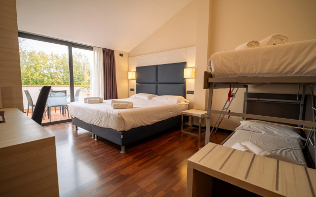 Yachting Hotel Mistral