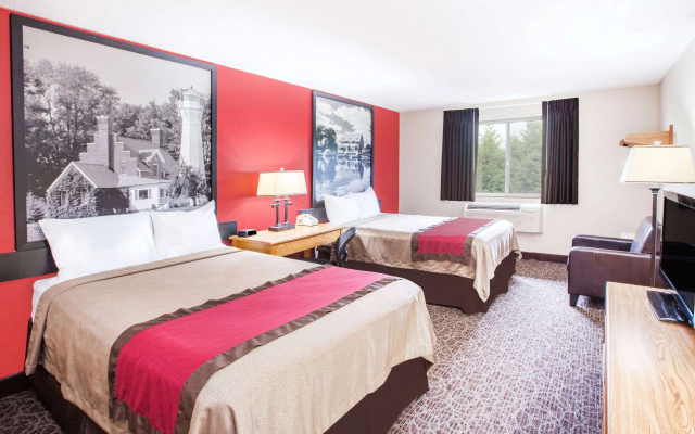 Super 8 by Wyndham West Branch