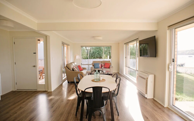 Waterfront Holiday Home - Esplanade 54