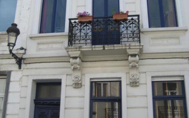 Отель Au Rovignon Bed & Breakfast Брюссель вид на фасад