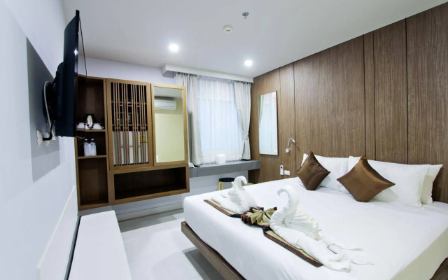 Отель Centro One Patong