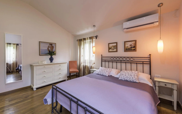 Lipa in Krnica with 4 bedrooms and 3 bathrooms
