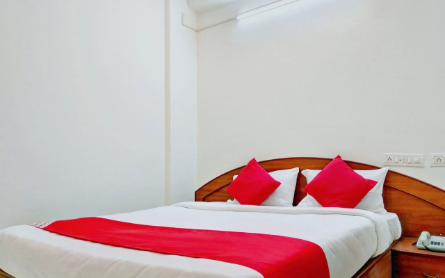 OYO 12083 Hotel Champion Inn