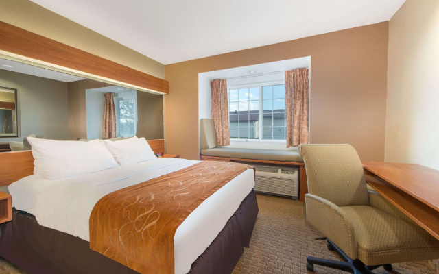 Microtel Inn & Suites by Wyndham Raton