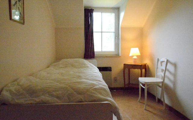 Spacious Villa Near Lesse