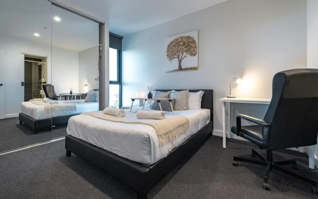 St Kilda 2BR2BA +Balcony +view+workstation+ car