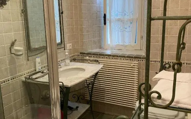 B&B H.M.
