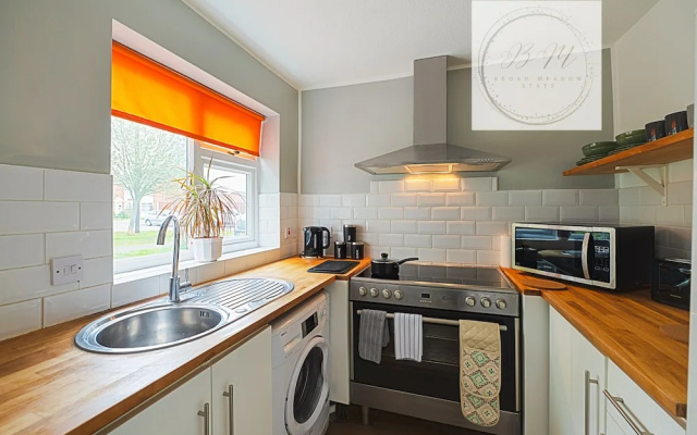 Popular Contractor 2-bed House in Lincoln