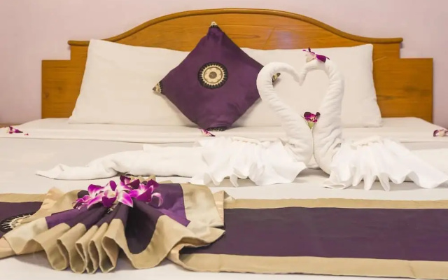 Room in Guest Room - Bucintoro Restaurant & Guesthouse Belvedere - 10 Minutes From Patong Beach