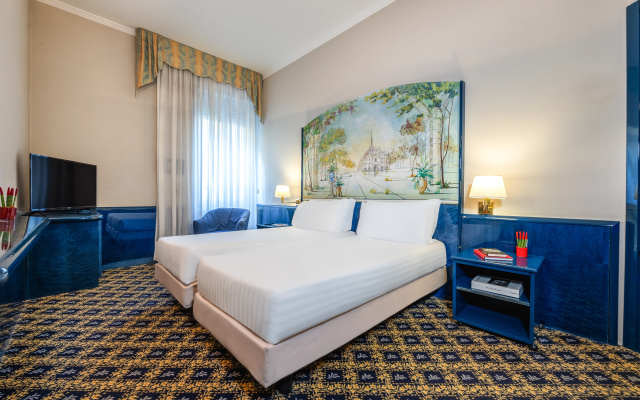 Отель iH Hotels Milano Ambasciatori