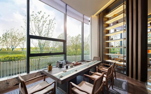 HUALUXE Nanjing Yangtze River by IHG