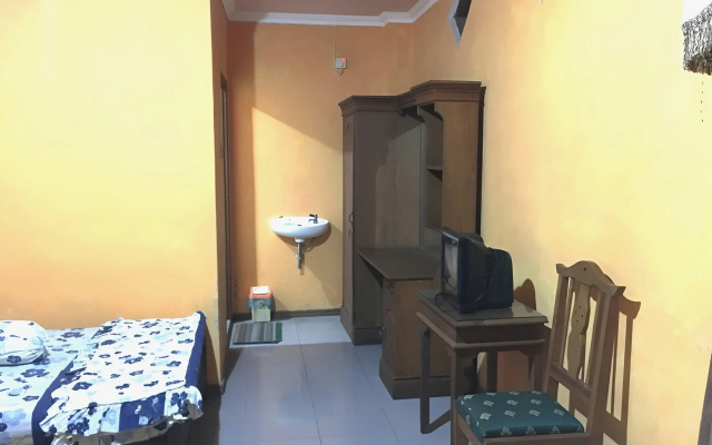 Hotel Alami near Alun-Alun Klaten by ZUZU