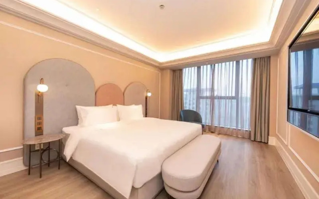 Mercure Xinyang East Railway Station