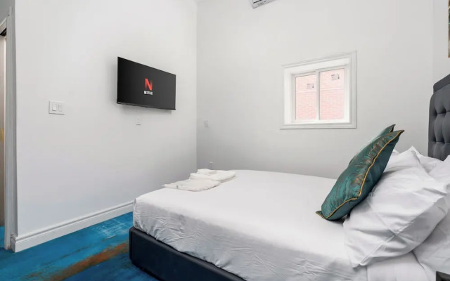 Plush Hotel