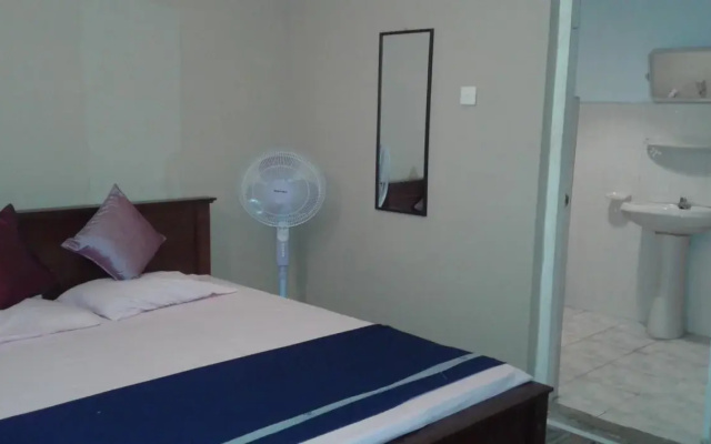 Kandy Hill Breeze ( Home Stay)