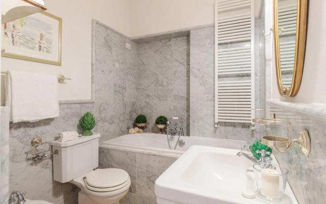 Casa Poggi in Lucca with 5 bedrooms and 3 bathrooms