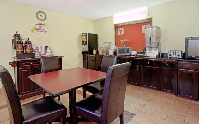 Super 8 by Wyndham Cincinnati/Springdale OH