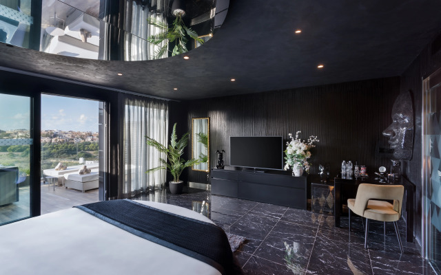 H Hotel