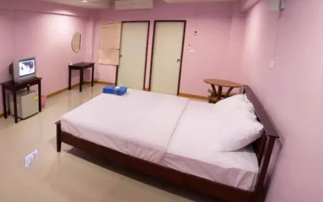 AEK Apartment
