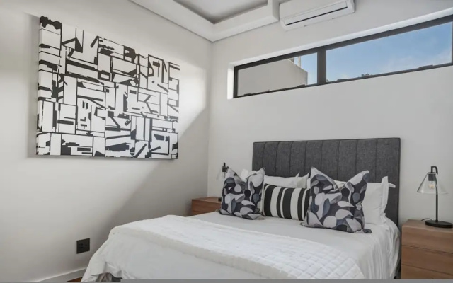 Two Bed Designer Luxury Central De Waterkant
